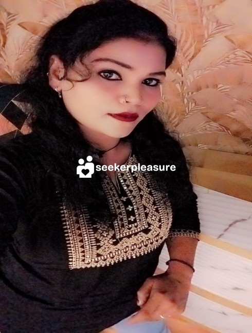 Cute & Romantic Girl Next Door 21 Years – Passionate Kisses & Full Girlfriend Experience